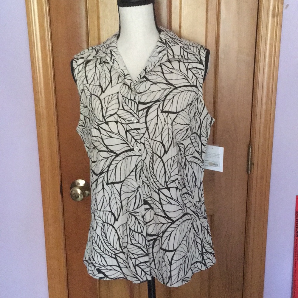 Button-down Sleeveless Top NBW